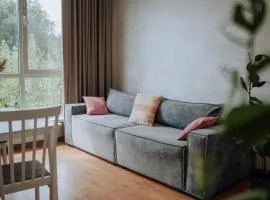 Quiet 1BR Retreat 2min to Transit and Shops