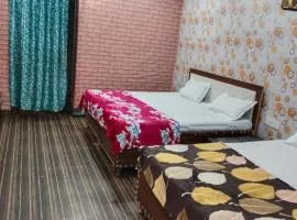 Radha Vallabh Guest House Inn