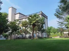 GANGZHOU BENZYOO B&B（ Baishuizhai Skov River）