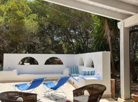 Cala Grande Villa nel bosco โรงแรมในCase Canini