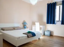 Golden Stay - 4BR Stylish Apartment for Group