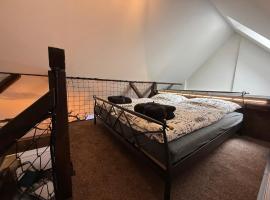 Apartment in a beautiful garden, готель у місті Пардубіце