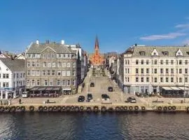 Moderne og sentral leilighet ved sjøen