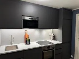 Modern 2-Bedroom Apartment - Sleeps 6 - Near Nature & Northern lights