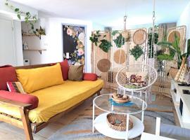 צימס - דירת אירוח עם גינה בגליל, casa de campo em Kefar Weradim