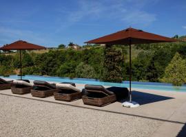 Albania Hidden Gem Luxury Pool Villa Near the Coast, hotel v destinaci Rrushkull
