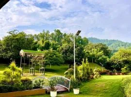 GOOSENECK HOTEL and RESTAURANTS