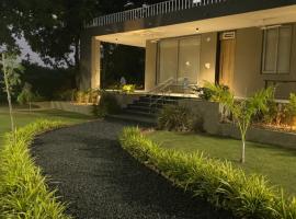 Serene stay in the lap of Nature, Golfhotel in Ahmedabad