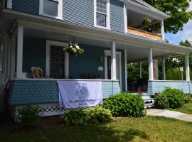 La Maison Collins B&B, hotel em Granby