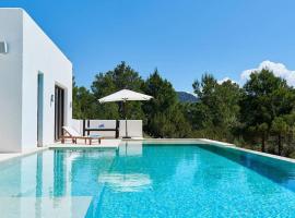 Charming Villa Haven in Ibiza City, 1241, ξενοδοχείο σε Cala Tarida