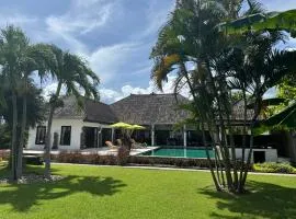 Beautiful Beach Villa Nujum with staff.