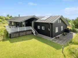 Beautiful Home In Ejstrupholm With Wifi