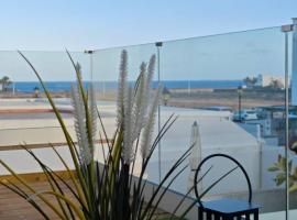 Casa Femes Piscina Climatizada, hotel in Playa Blanca