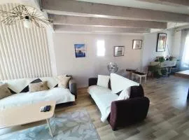 Reve azur plage en duplex coeur de village