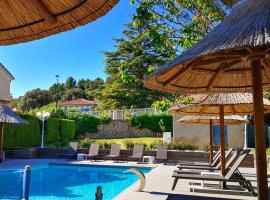 Hôtel Spa Les Alpes, hotel v destinácii Gréoux-les-Bains