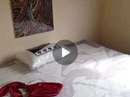 Luna Guest House, hotell sihtkohas Blitar
