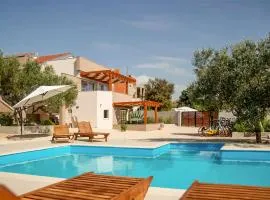 1 Bedroom Stunning Apartment In Bibinje
