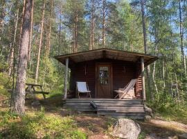 Metsäsydän mökki 3 Vinksinvonksin, Hotel in Junninmäki