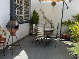 Appartement de charme entre mer et montagne, Hotel in Oulad Akkou