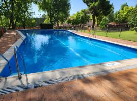 Apartamentos Fuentevieja, hotel v destinaci Arbancón