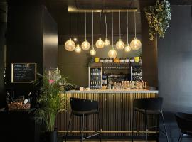 HOTEL & SPA Le Renard Centre, hotel con tinas de hidromasaje en Ch&acirc;lons-en-Champagne