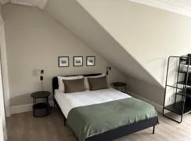 Park House Rooms - Sky TV and kitchenette