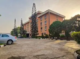 Villa Park Hotel and Suites