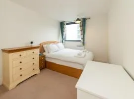Stylish Central 1-Bed Flat with Private Balcony Pass the Keys