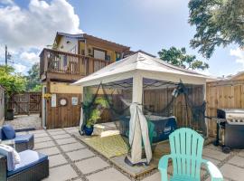 3 Mi to Boardwalk Bacliff Apartment with Hot Tub, hótel í Bacliff