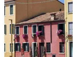 Storico alloggio fronte piazza in Borgo Portello