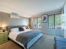 Perth Airport Stay 5BR House with 6 Beds &Parking