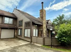 Seven Springs Hideaway Ski In and Out Pet Friendly