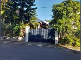Flic en Flac 3-Bedroom Garden Villa, 3 Min Walk to Beach
