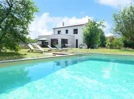 Villa à Castres, Maison 10 personnes avec piscine privée, jardin et 5 chambres