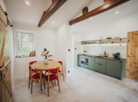 Śliwkowy Sad-Plum Orchard-Jura, caba&ntilde;a en Mir&oacute;w