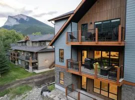 1200 sq2 unit with 3 Br 2 Ba and 7 Beds, Pool, Hot Tub and Firepit