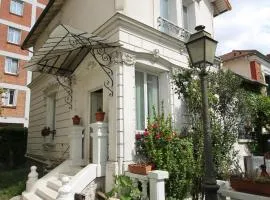 Gite Villa Fauvette 2 min to RER B train station