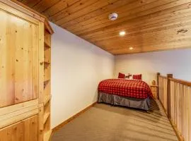 Eagle Lodge Pool & Private Hot Tub Ski In and Out