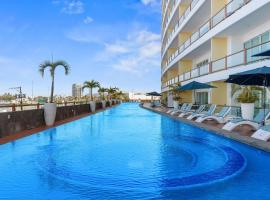 Deck12 Casino and Resort by Monyxbnb, resort a Puerto Vallarta