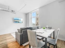 Spacious DT Condo l Free Parking l Fast Wi-Fi