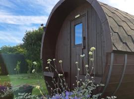 Sea View Glamping Barrel, hotel v destinaci Ruan Minor