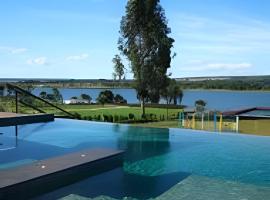 Rancho Beira Lago, Até 20 Hóspedes, Piscina, Churrasqueira, Jr Catito, hotel a Planaltina
