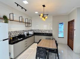 Casa confortável com ar no litoral、パルナイバのホテル
