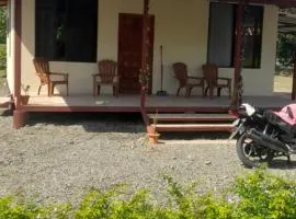 Casa a solo 20 minutos aproximadamente de Manuel Antonio Beach y a 10 minutos aproximadamente del centro de Quepos