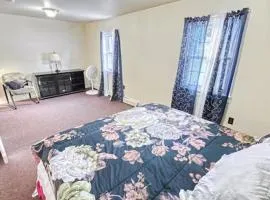 Spacious Cabin - Mountain Lodge on 35 Acres