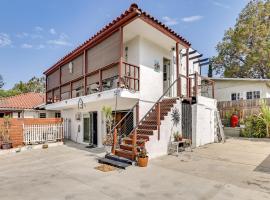 Fullerton Home Base Easy Access to Dtwn and CSUF!, hotel in Fullerton