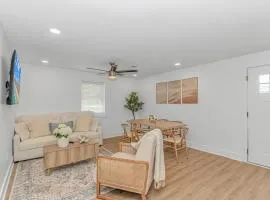 Beachside 5BR 5BTH Bungalow 1 Block from Ocean