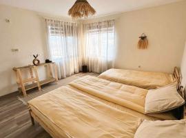 Апартаменти "Хармония" - Луковит, vie&scaron;butis su baseinais mieste Lukovitas