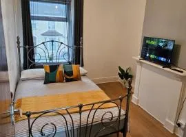 Entire 2 Bedroom Apartment City Centre & Stadium