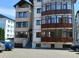 Escapadă urbană, confort, curte privată și parcare